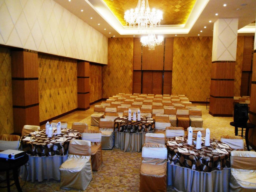 Country Inn & Suites By Radisson, Meerut Buitenkant foto