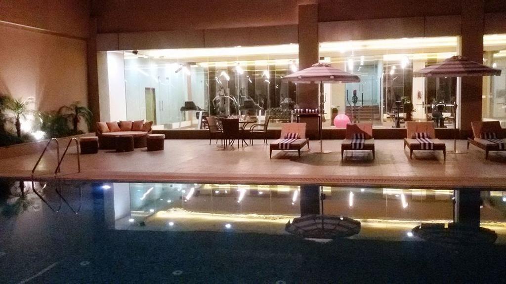 Country Inn & Suites By Radisson, Meerut Buitenkant foto