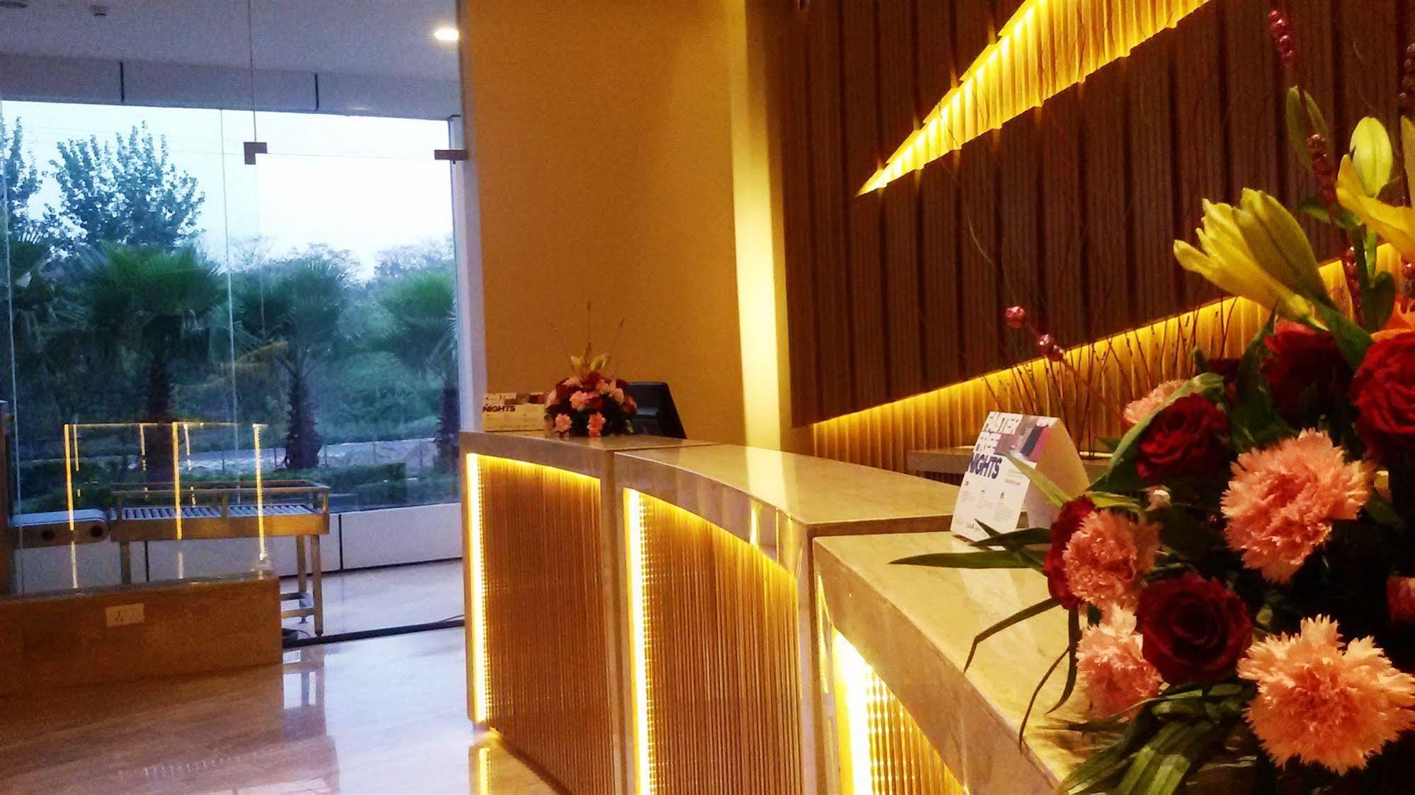 Country Inn & Suites By Radisson, Meerut Buitenkant foto
